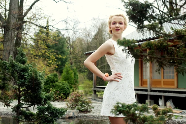 Young fahion woman in the summer garden — Stock Photo, Image