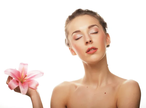 Mujer joven con orquídea rosa —  Fotos de Stock