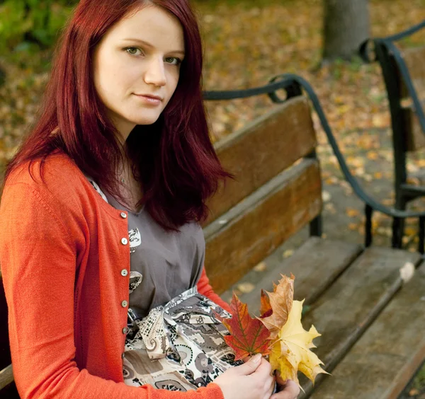 Pregnant woman walking in autumn park — Stock Photo, Image