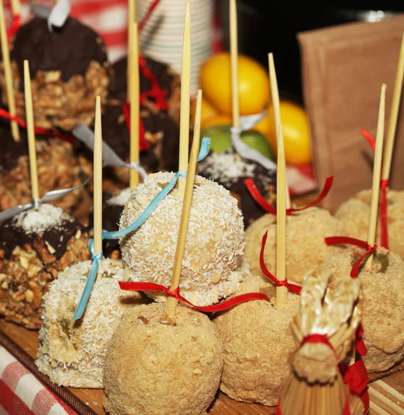 Tray full of caramel and candied apples. — Stock Photo, Image