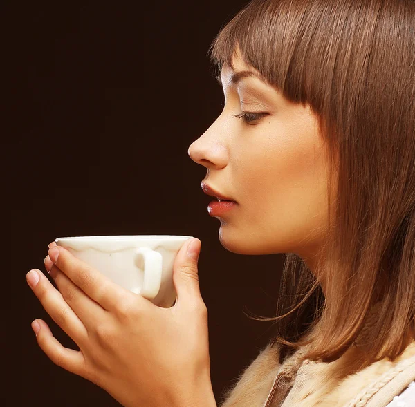 Bella donna che beve caffè — Foto Stock