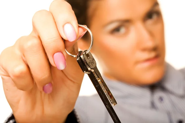Mujer sosteniendo una llave —  Fotos de Stock