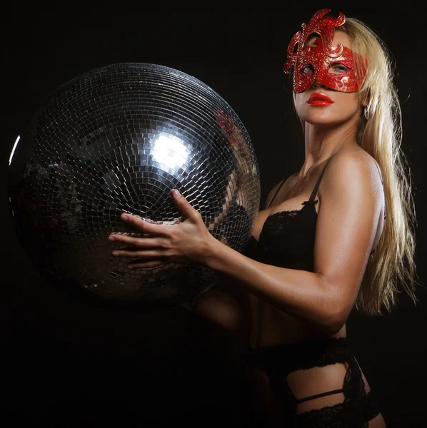 Señora en máscara con bola disco — Foto de Stock