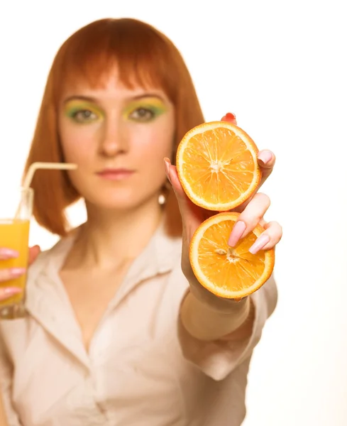 喝橙汁的女人关门了 — 图库照片