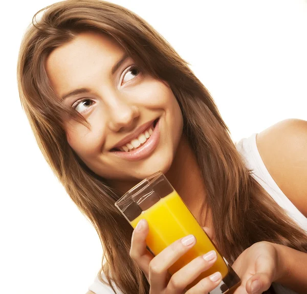 Mulher bebendo suco de laranja de perto — Fotografia de Stock