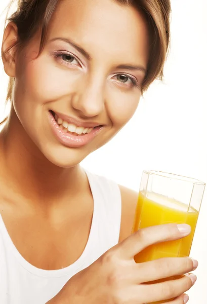 Mujer bebiendo jugo de naranja de cerca —  Fotos de Stock