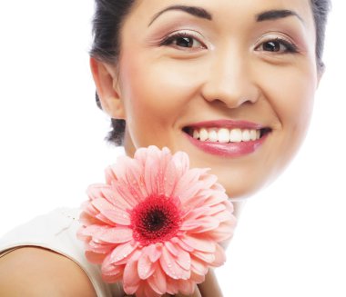 pembe gerbera tutan mutlu Asyalı kadın