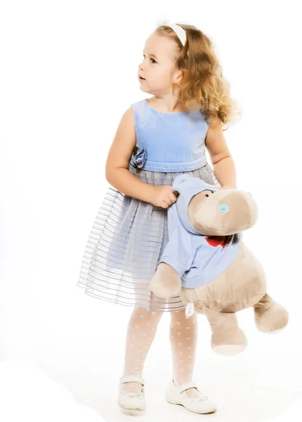 Dziewczynka na sobie niebieską sukienkę — Zdjęcie stockowe