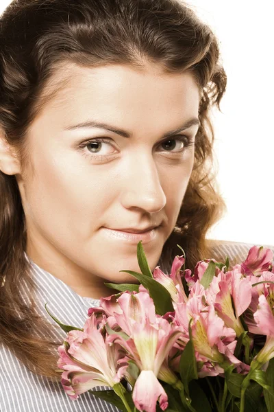 Mulher com flores rosa — Fotografia de Stock