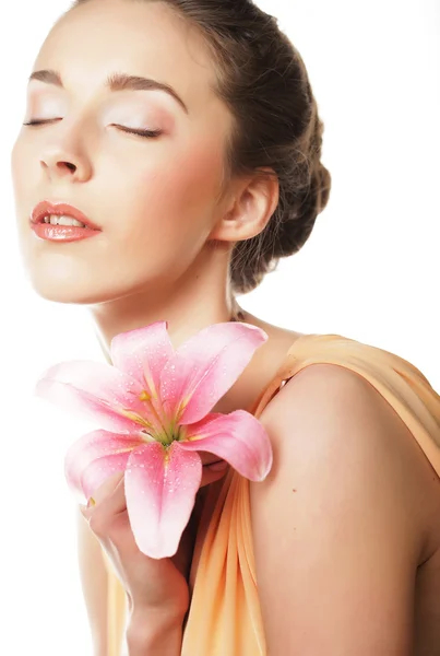 Meisje bedrijf lily bloem in haar handen — Stockfoto