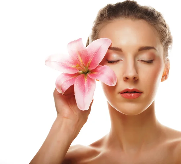 Beauty face of the young woman with pink lily — Stock Photo, Image