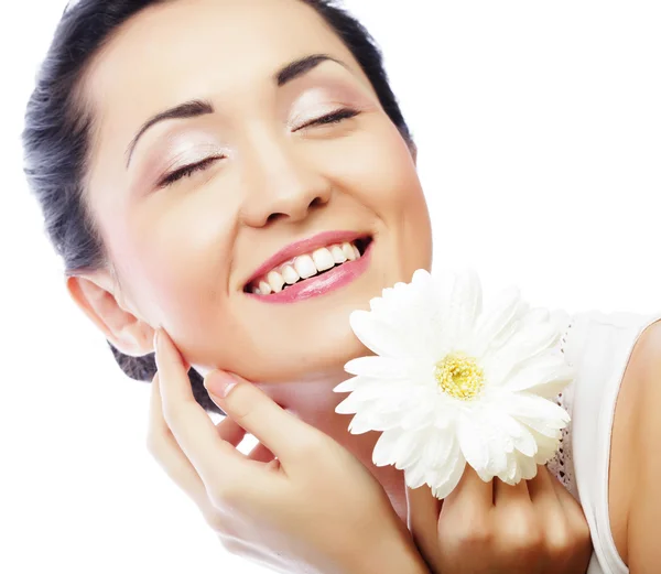 Joven asiático mujer holding blanco gerber flor — Foto de Stock