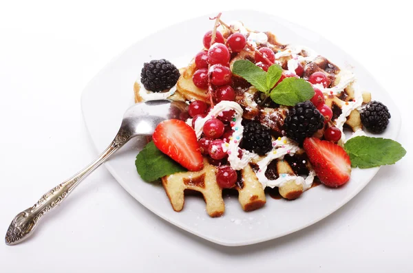 Lezzetli waffle ve taze çilek — Stok fotoğraf
