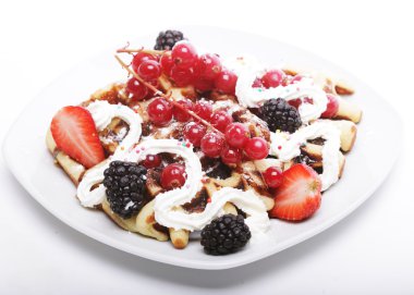 lezzetli waffle ve taze çilek