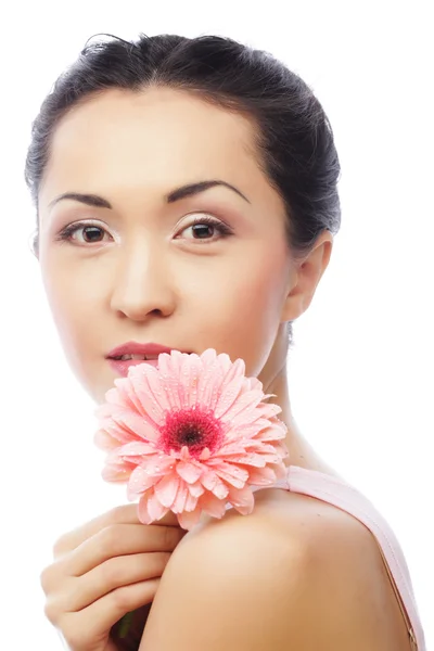 Feliz asiático mujer holding un rosa gerbera —  Fotos de Stock
