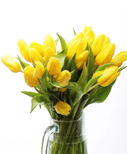 Bouquet de tulipes jaunes dans un vase — Photo