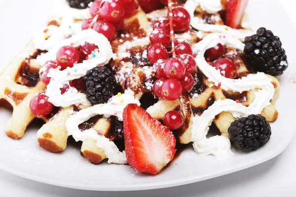 Delicious waffles and fresh berries — Stock Photo, Image