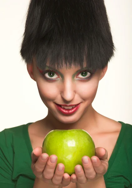 Schöne Frau mit Apfel — Stockfoto