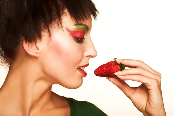 Beautyfull girl with strawberry — Stock Photo, Image
