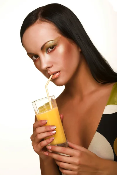 Жінка з апельсиновим соком — стокове фото