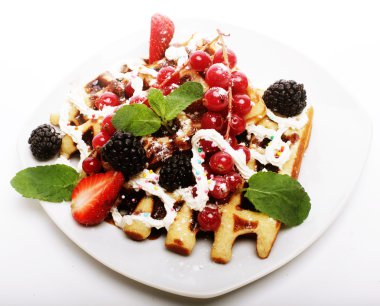 lezzetli waffle ve taze çilek