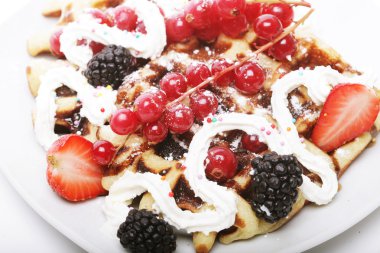 lezzetli waffle ve taze çilek