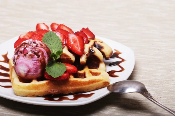 Delicious waffles with strawberry and ice cream — Stock Photo, Image