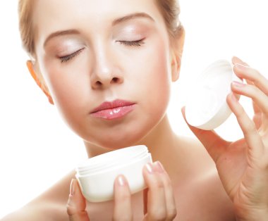 krem kavanoz tutan güzel spa kız 