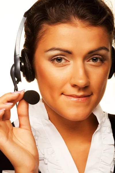 Operador sonriente del centro de llamadas con auriculares telefónicos — Foto de Stock