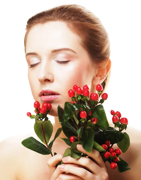 Gyönyörű nő piros virágokkal — Stock Fotó