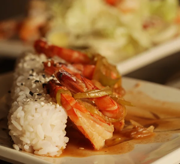 Pečené krevety s rýží — Stock fotografie