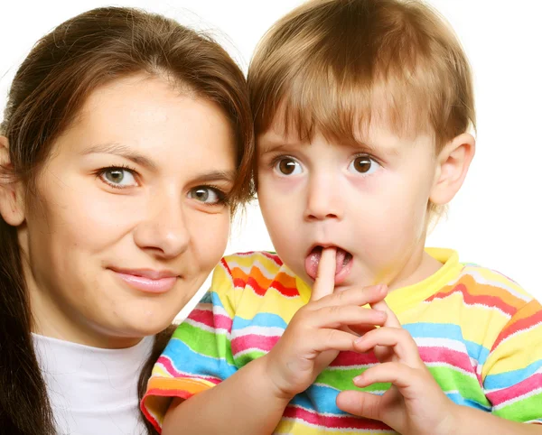 Madre y su pequeño hijo feliz —  Fotos de Stock