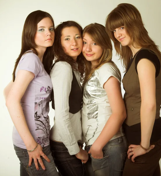Retrato de quatro meninas adolescentes — Fotografia de Stock