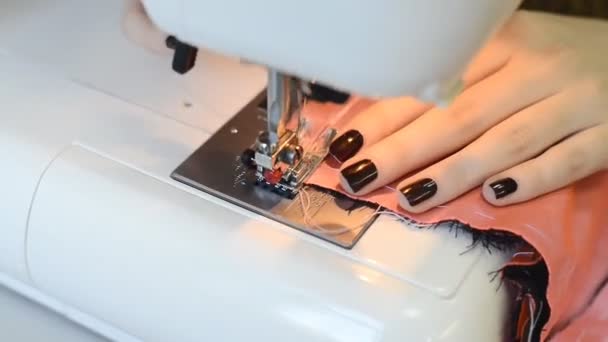 Máquina de costura, menina — Vídeo de Stock