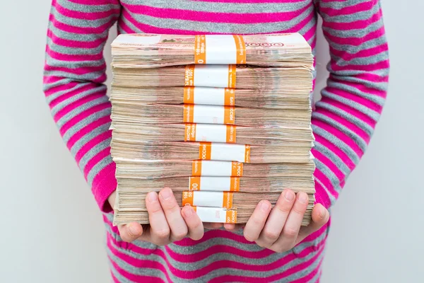 insan portre Rus ruble holding eller 's 