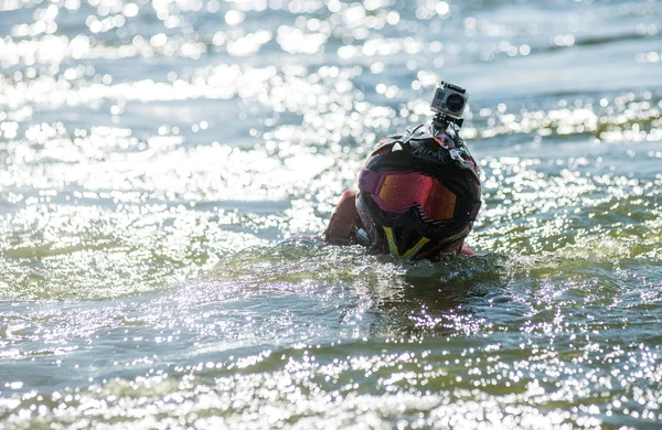 El hombre en el sombrero en el agua — Foto de Stock