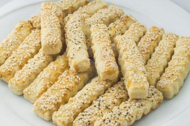 Beyaz bir arka planda Sumit oryantal tatlılar