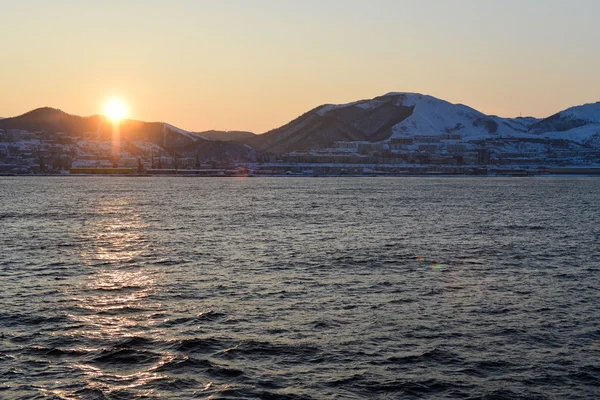 Острів узбережжі Сахаліну рано вранці — стокове фото