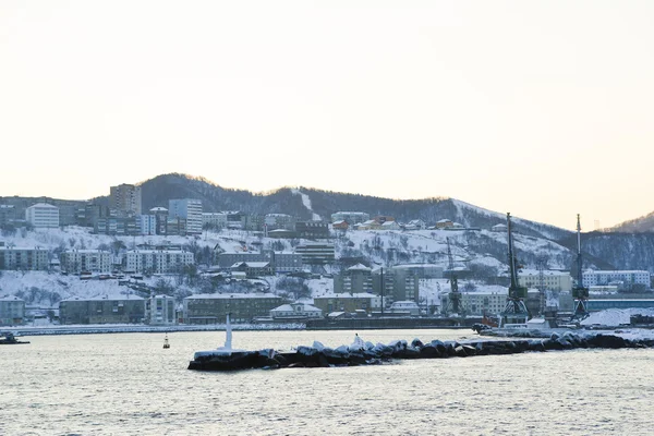 早朝に海岸のサハリン島 — ストック写真