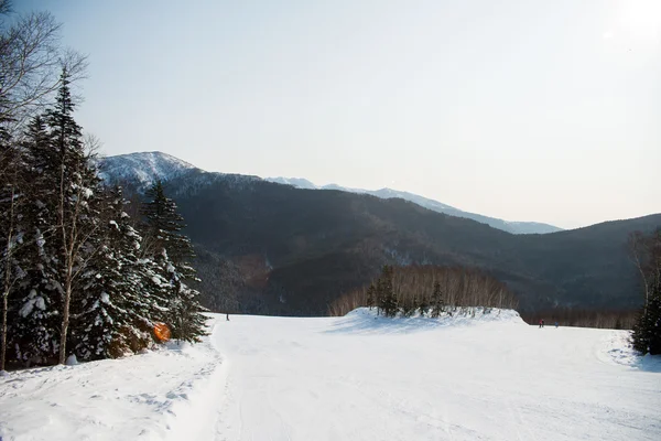 Inverno paisagem montanhosa ilha de Sakhalin . — Fotografia de Stock