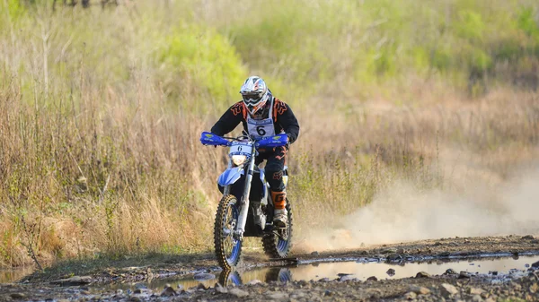 Enduro terrängförhållanden i fem dagars race ryska rally 2014 — Stockfoto