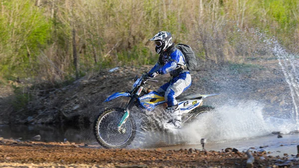 Enduro terrängförhållanden i fem dagars race ryska rally 2014 — Stockfoto