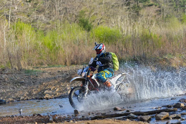 Enduro-Geländewagen bei fünftägigem Rennen der russischen Rallye 2014 — Stockfoto