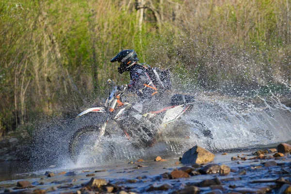 Enduro terrängförhållanden i fem dagars race ryska rally 2014 — Stockfoto