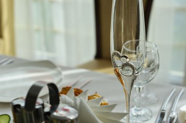 Restoranda düğün masası.