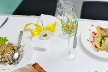 görüntü tabloların bir lüks düğün Salonu'nda ayarlama