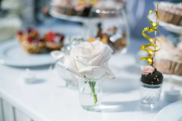 Прикраса весільного торта столу — стокове фото