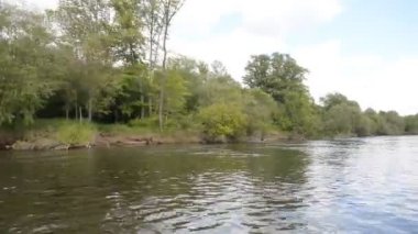 nehir tekne gökyüzü