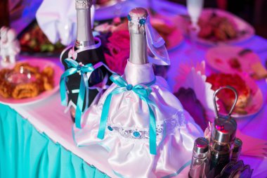 Zarif yemek masası..