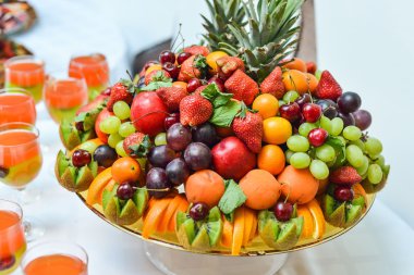 Egzotik meyve çanağı nane jöle ile